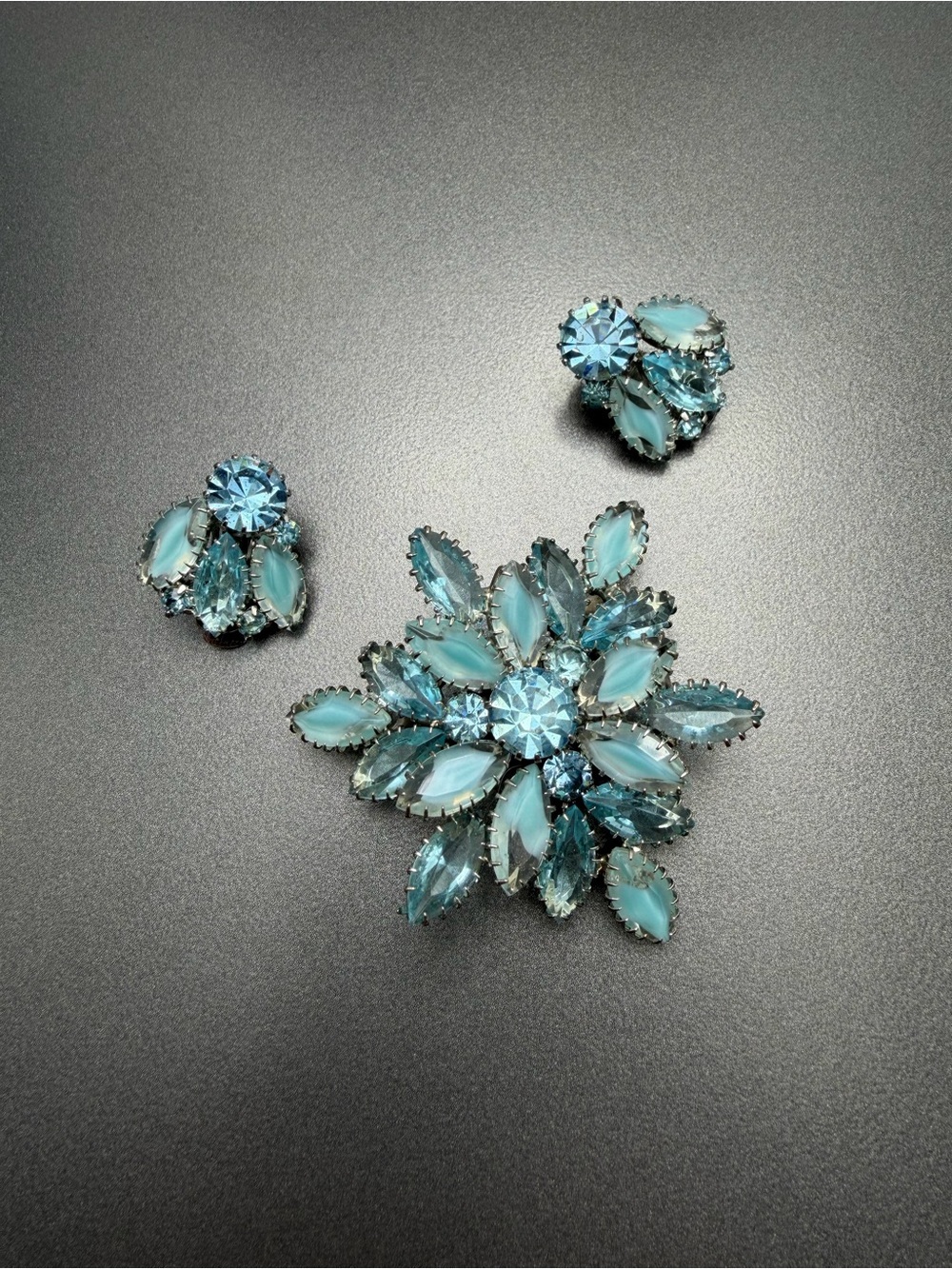 Vintage Art Glass Sawtooth  Brooch and Clip earrings #93set